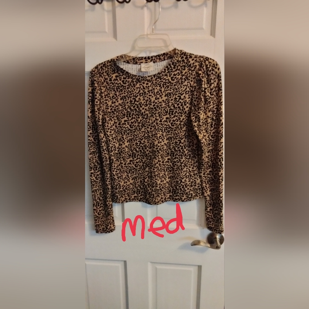 Chic Animal Print Long Sleeve Top